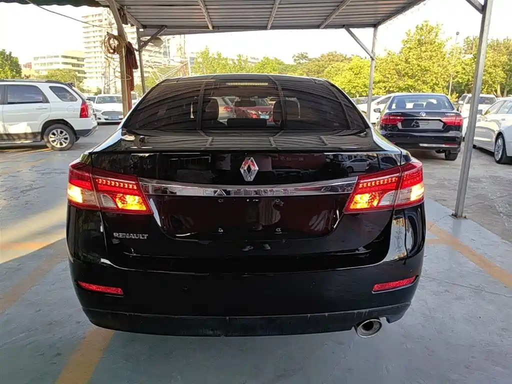Renault Latitude 2016 2013 Facelift 2.0L CVT Luxury Edition