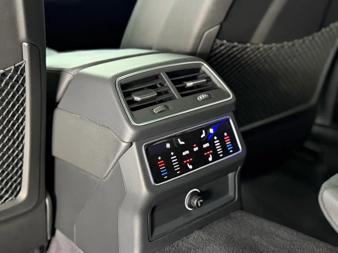 Фото 30 - Audi A6L