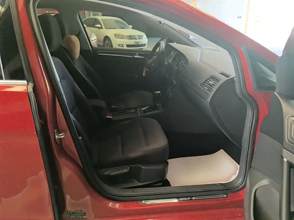 Volkswagen Golf 2017 230TSI Auto Comfort Millionth Anniversary Edition фото 25
