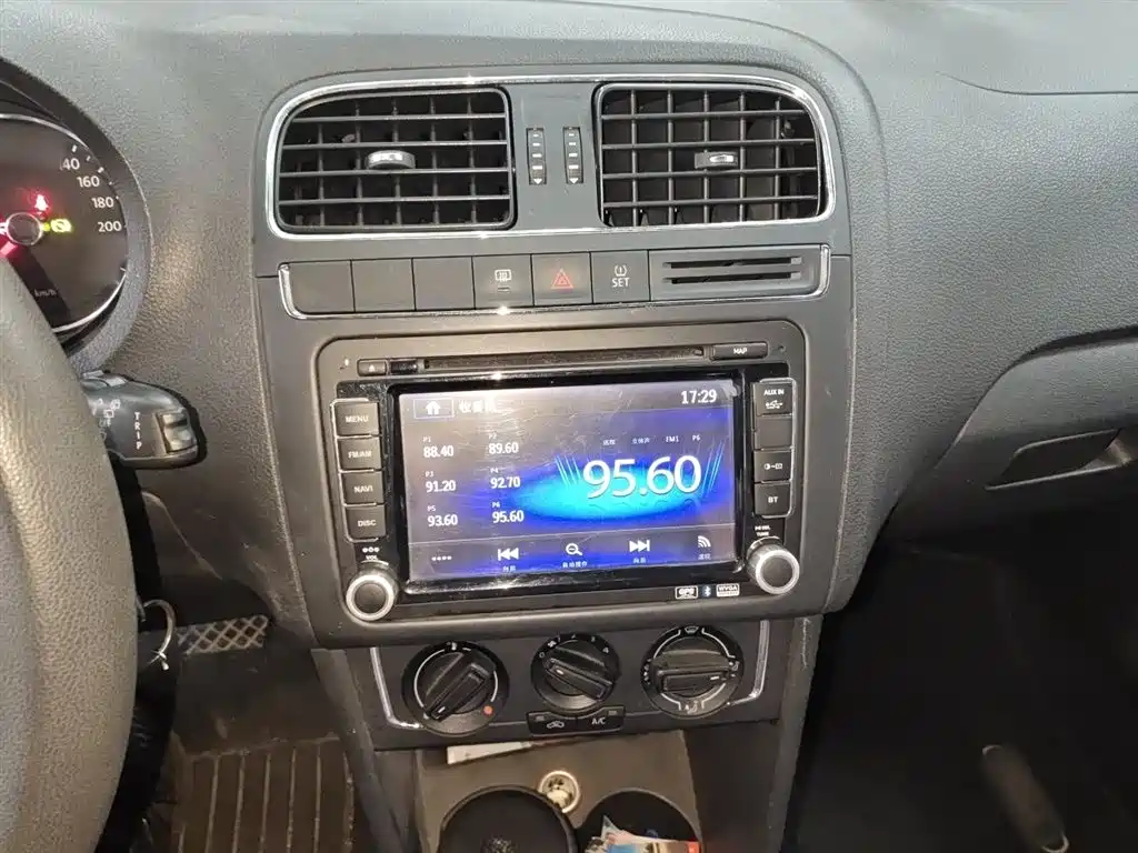 Volkswagen Polo 2014 1.6L Automatic Comfort Edition фото 6
