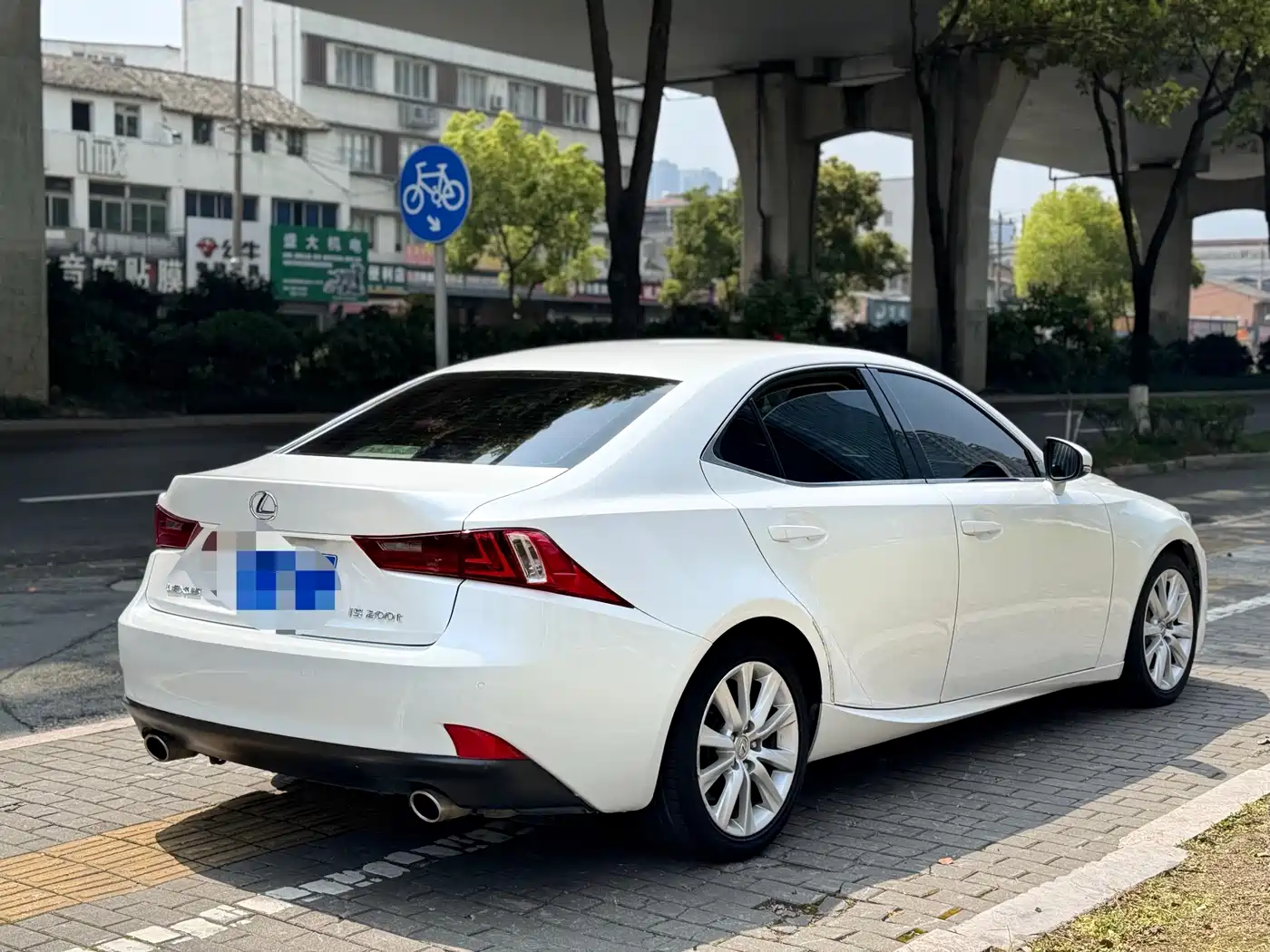 Lexus IS 2015 200t Luxury Edition фото 15