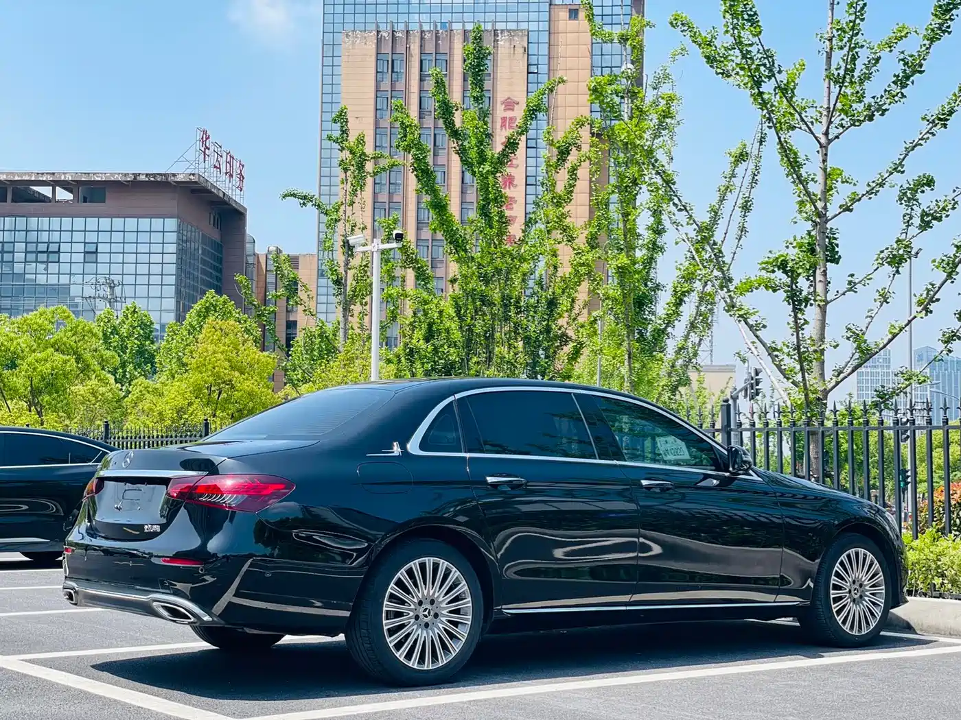 Mercedes-Benz E-Class 2022 E 300 L Luxury фото 7