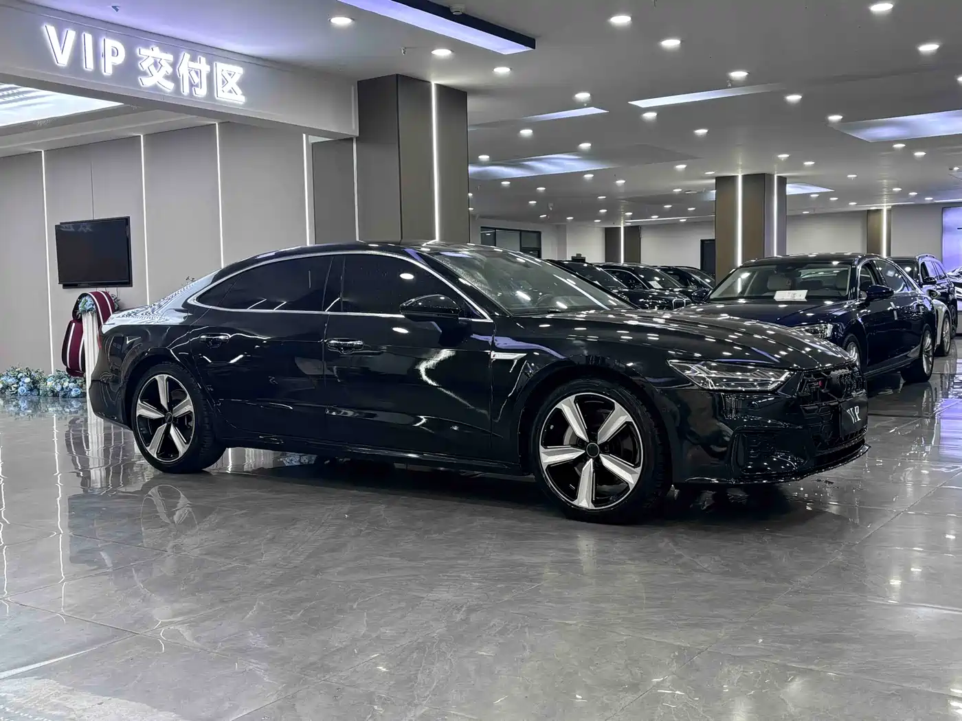 Audi A7L 2024 45TFSI S-line Dream Edition Crystal Package фото 3