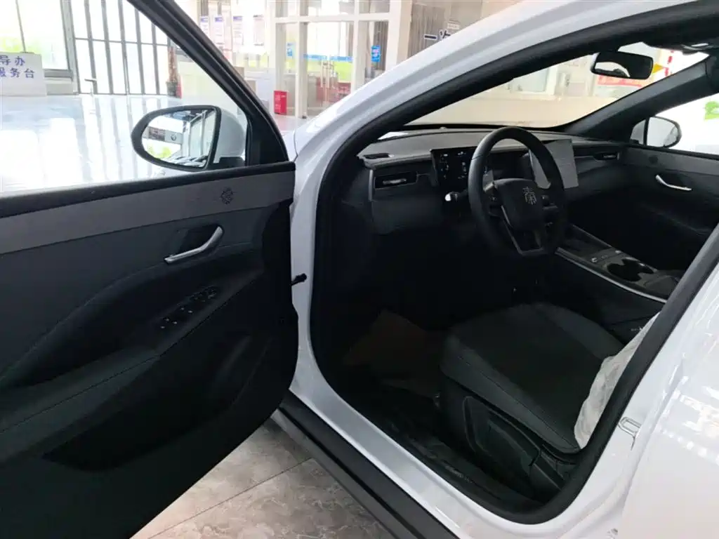 BYD Qin PLUS 2026 DM-i Smart Edition 128KM Progressive фото 16