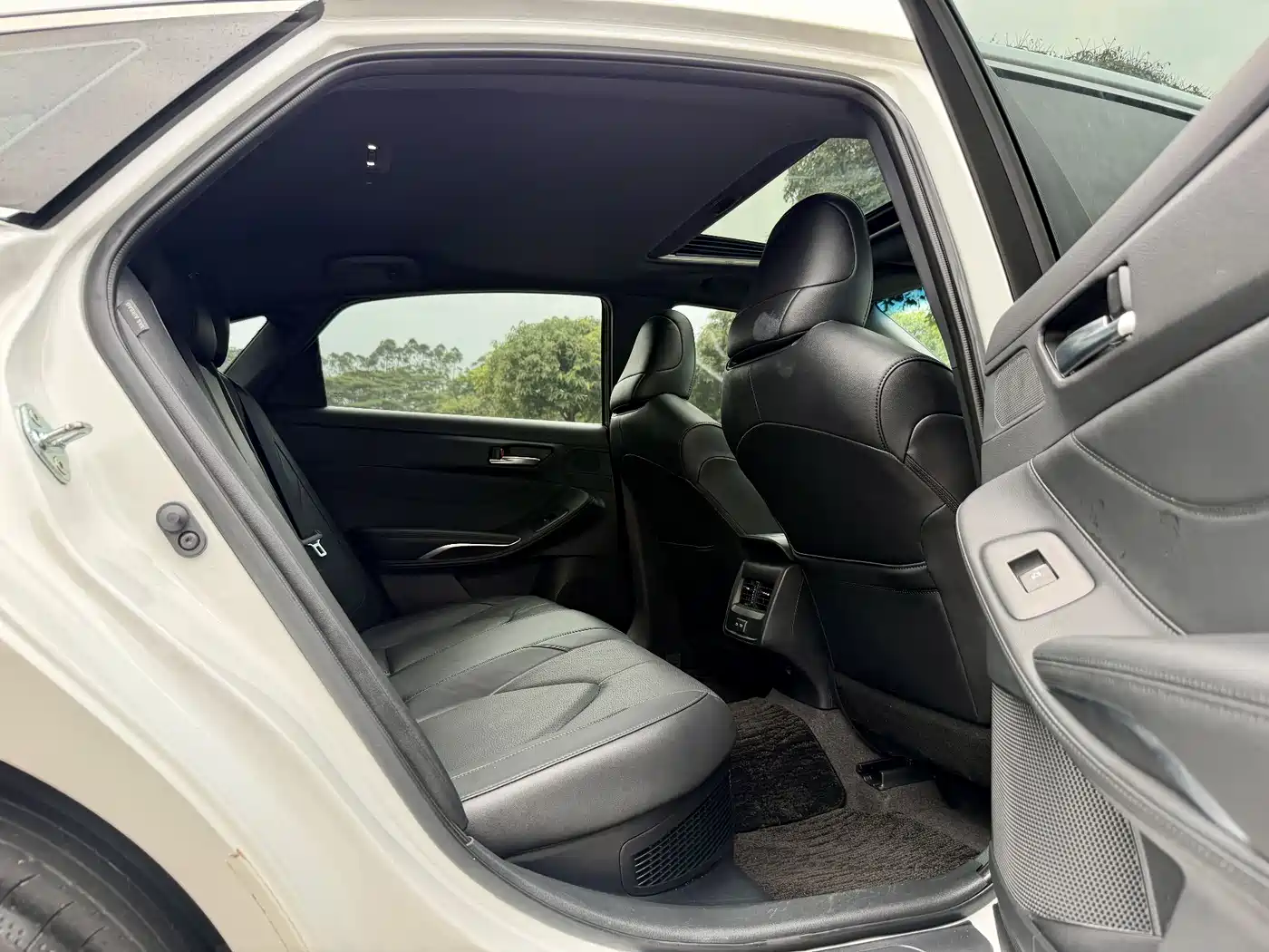 Toyota Avalon 2022 Hybrid 2.5L Luxury Edition фото 15