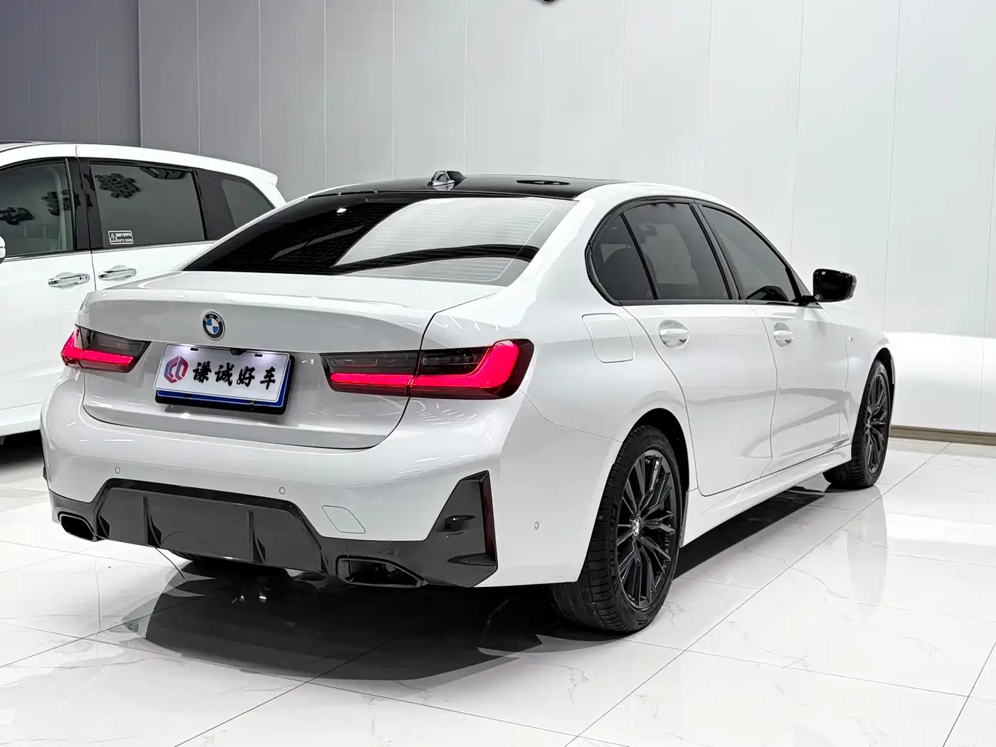 BMW 3 Series 2023 325Li M Sport Black Night Package фото 7