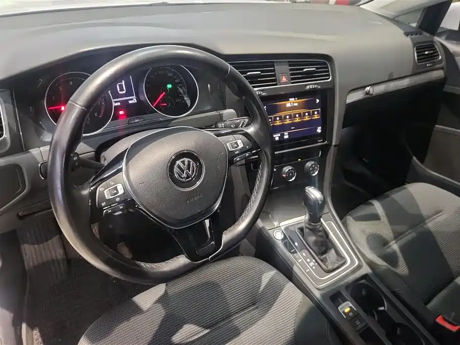 Volkswagen Golf 2020 Beloved Edition 280TSI DSG Comfort фото 12