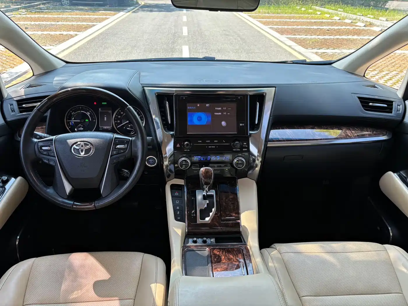Toyota Alphard 2019 Hybrid 2.5L Luxury фото 8