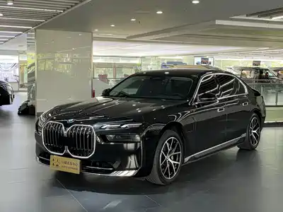 BMW i7