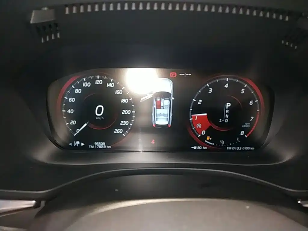 Фото 12 - Volvo XC60