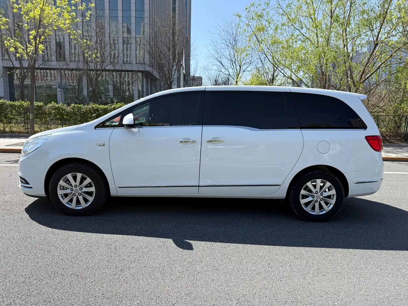 Buick GL8 2018 28T Luxury Model China VI фото 5