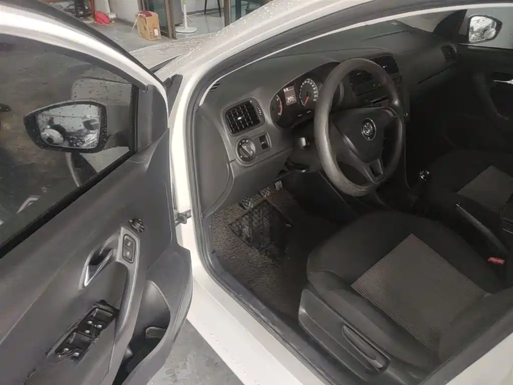 Volkswagen Polo 2016 1.4L Manual Trend фото 16