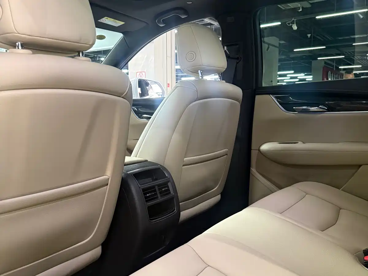 Cadillac XT5 2016 28T AWD Technology Model фото 6