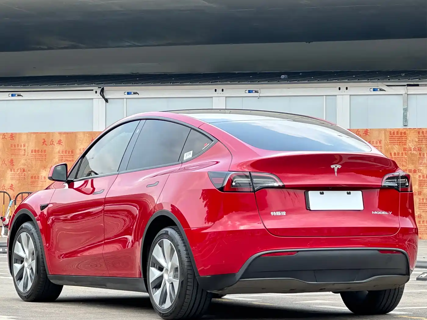 TESLA MODEL Y