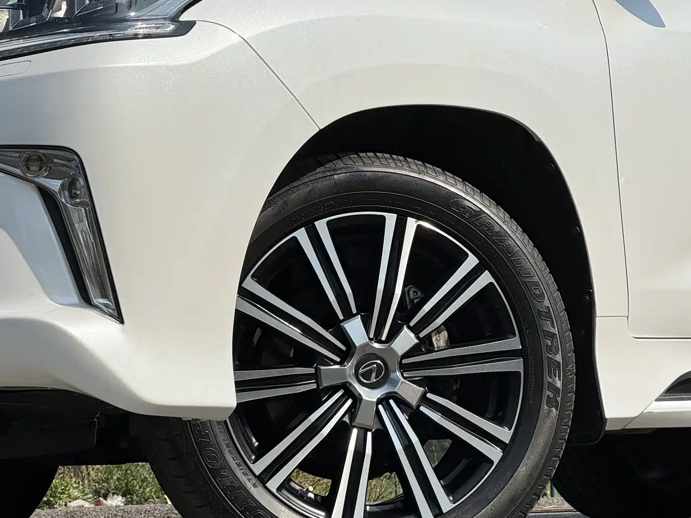 Lexus LX 2019 570 Dynamic Luxury Edition фото 8