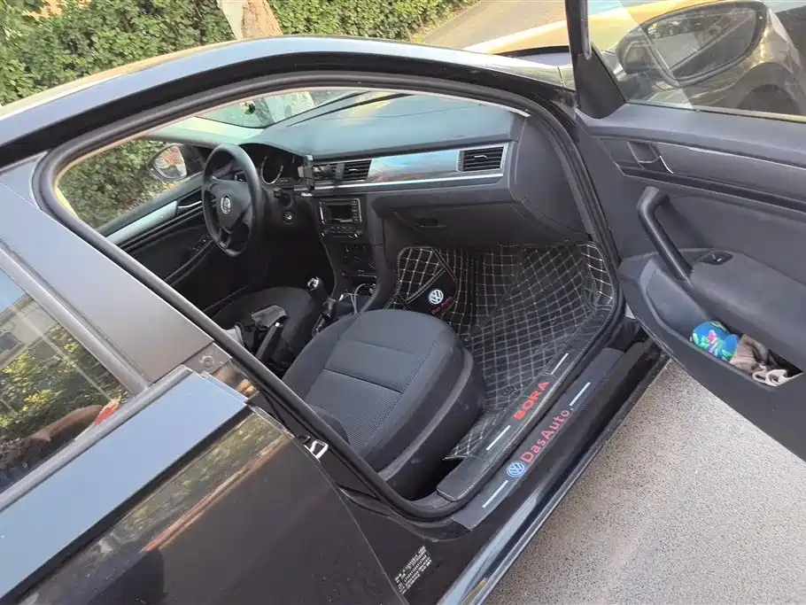 Volkswagen Bora 2017 1.6L Manual Fashion Edition фото 8