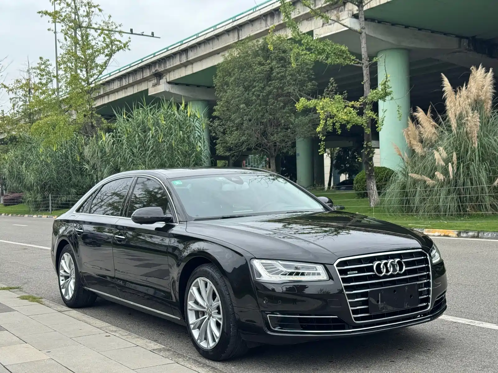 Фото 3 - Audi A8