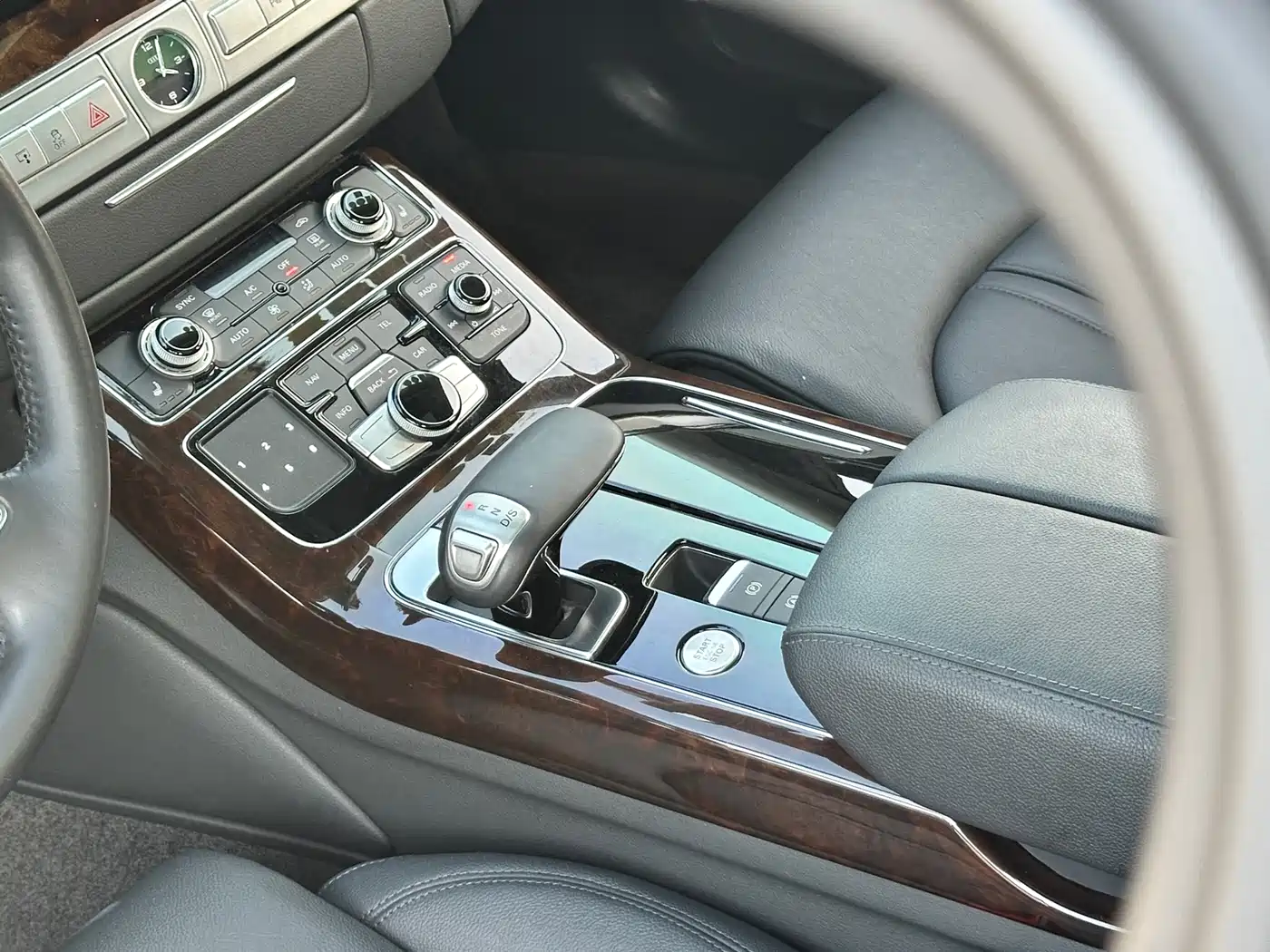 Audi A8 2013 A8L 45 TFSI quattro Comfort фото 24