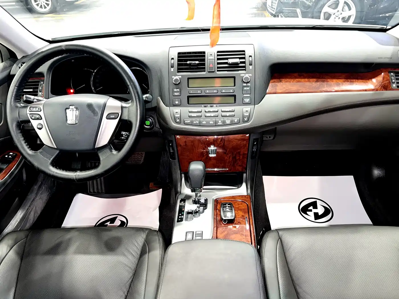 Toyota Crown 2012 2.5L Royal Leather Edition фото 5