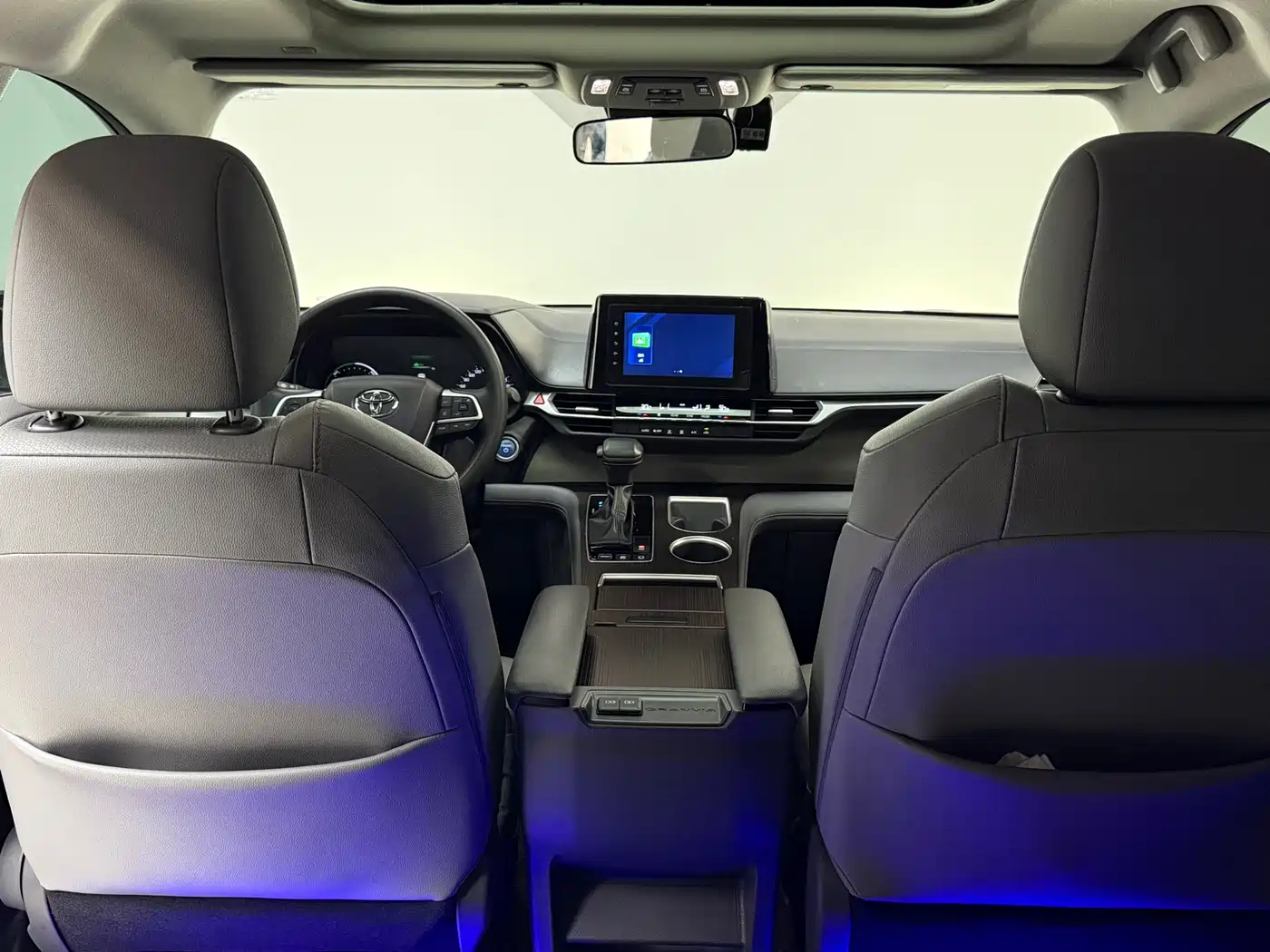 Toyota Granvia 2023 2.5L Hybrid Comfort Edition фото 13