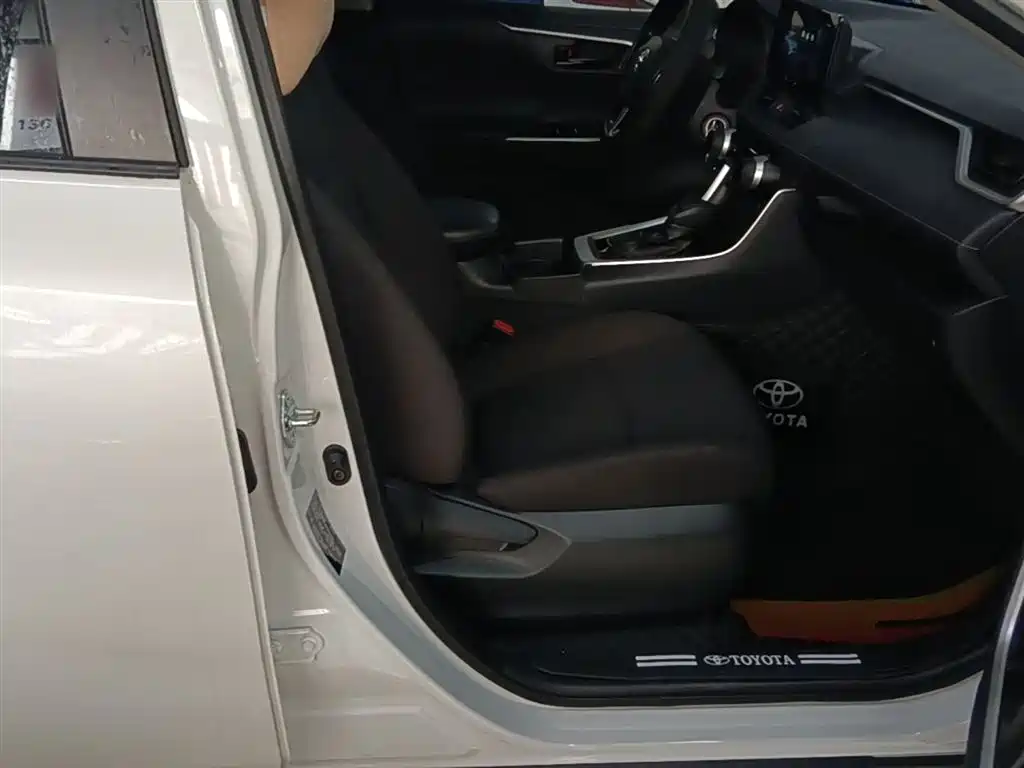 Toyota RAV4 Rongfang 2024 2.0L CVT FWD Urban Edition фото 25