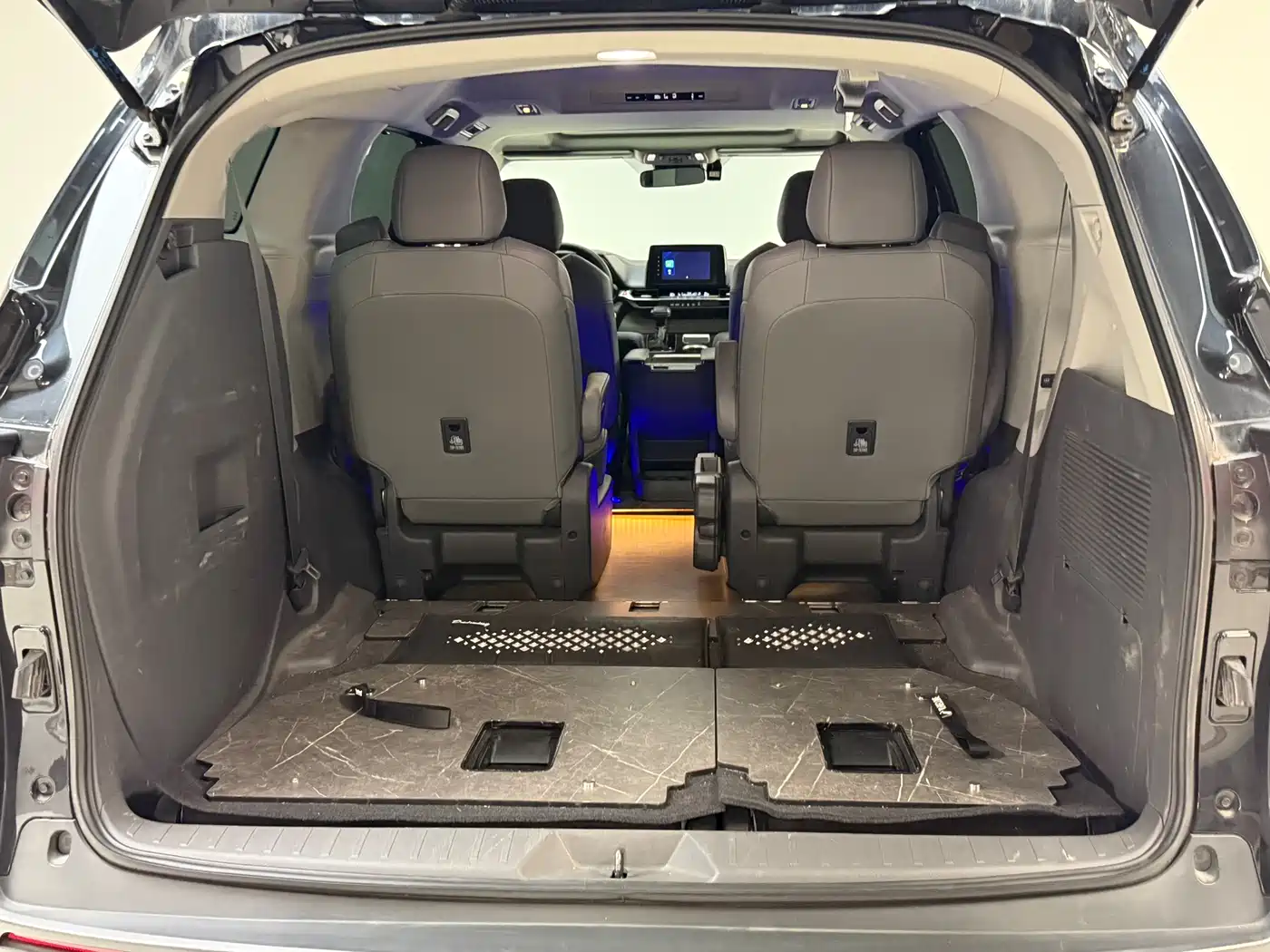 Toyota Granvia 2023 2.5L Hybrid Comfort Edition фото 17