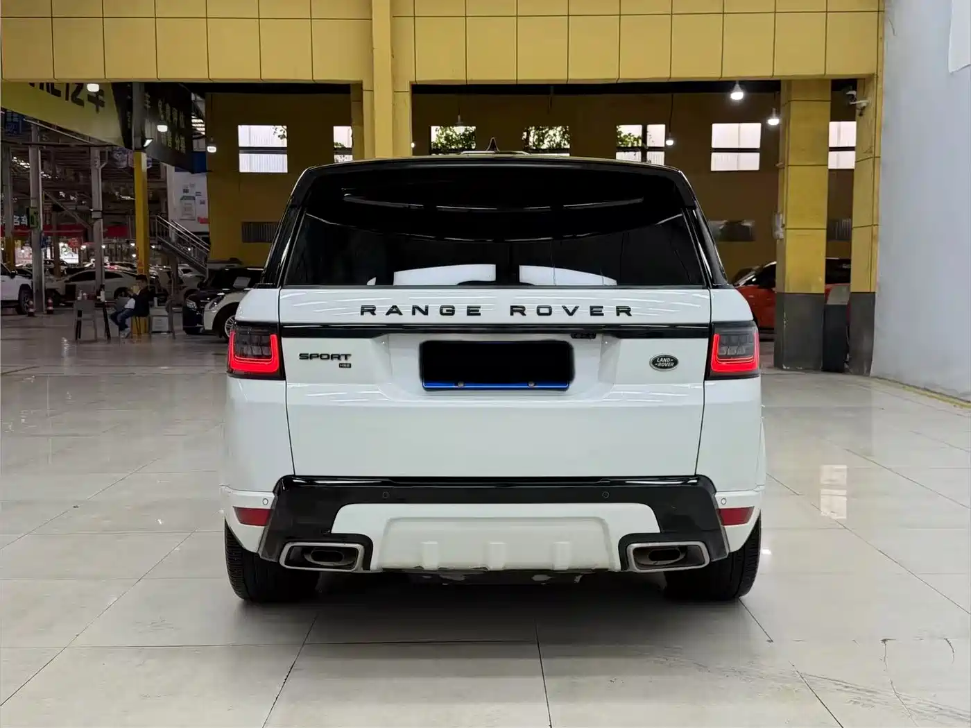 Land Rover Range Rover Sport 2022 3.0 L6 Gloss Black Edition фото 8
