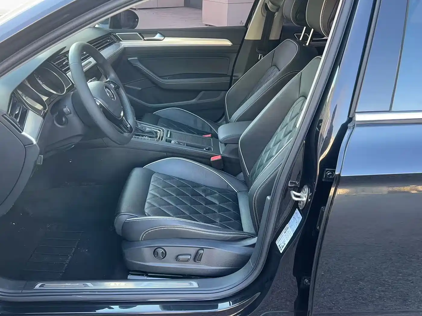 VOLKSWAGEN MAGOTAN GTE PLUG IN HYBRID