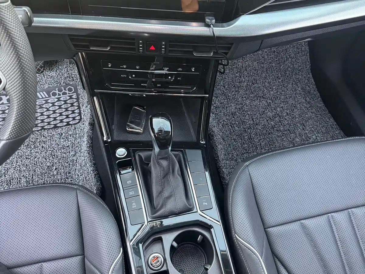 Volkswagen Passat 2024 330TSI Starlight Elite Edition фото 13
