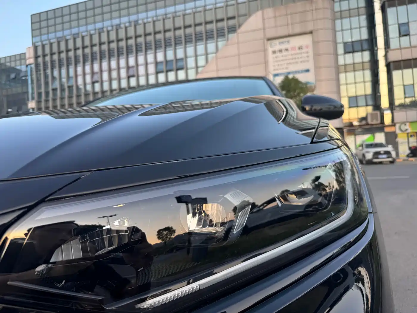 Volkswagen Passat 2024 330TSI Starlight Elite Edition фото 2