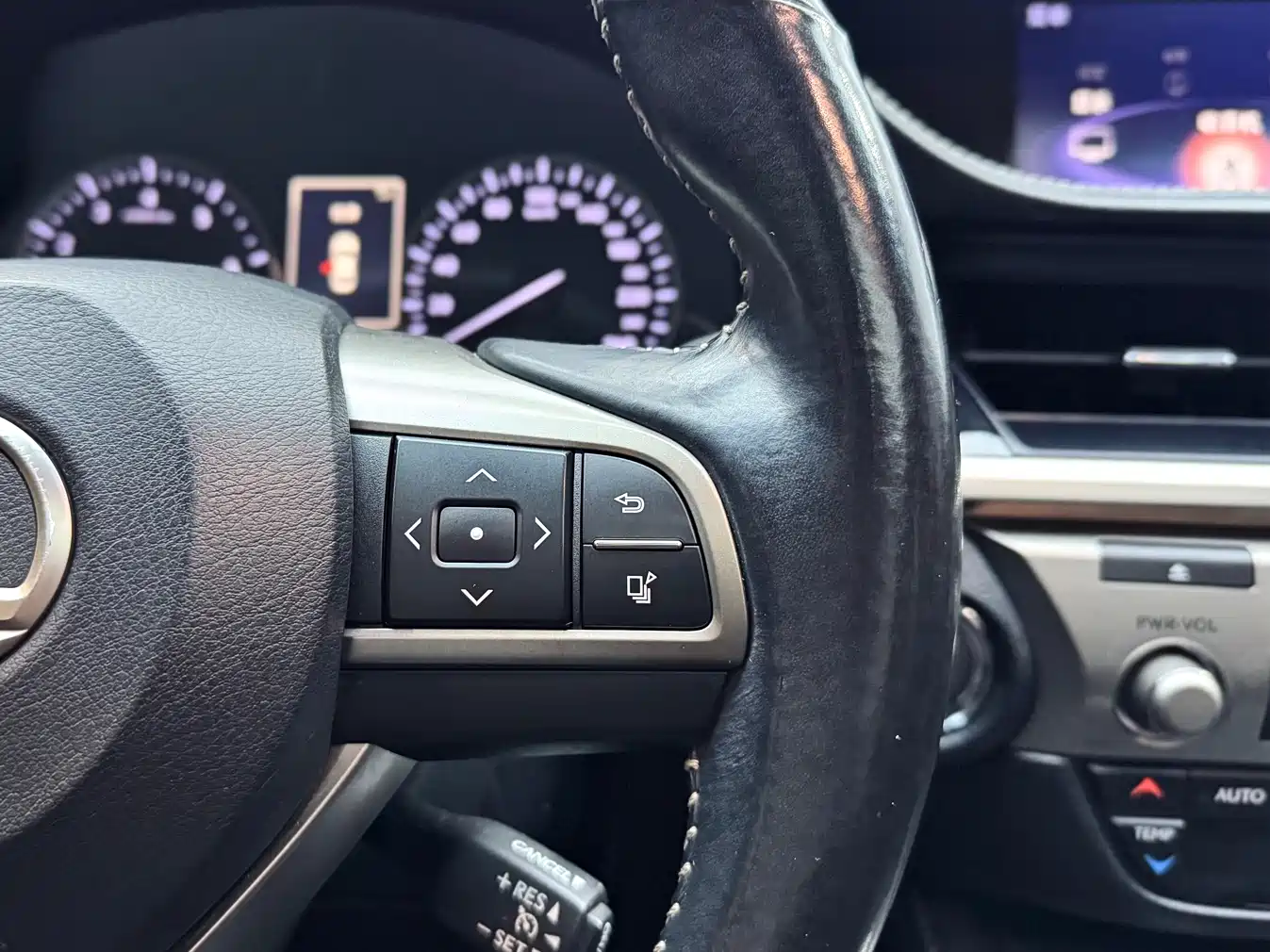 Lexus ES 2015 200 Elite Edition фото 20