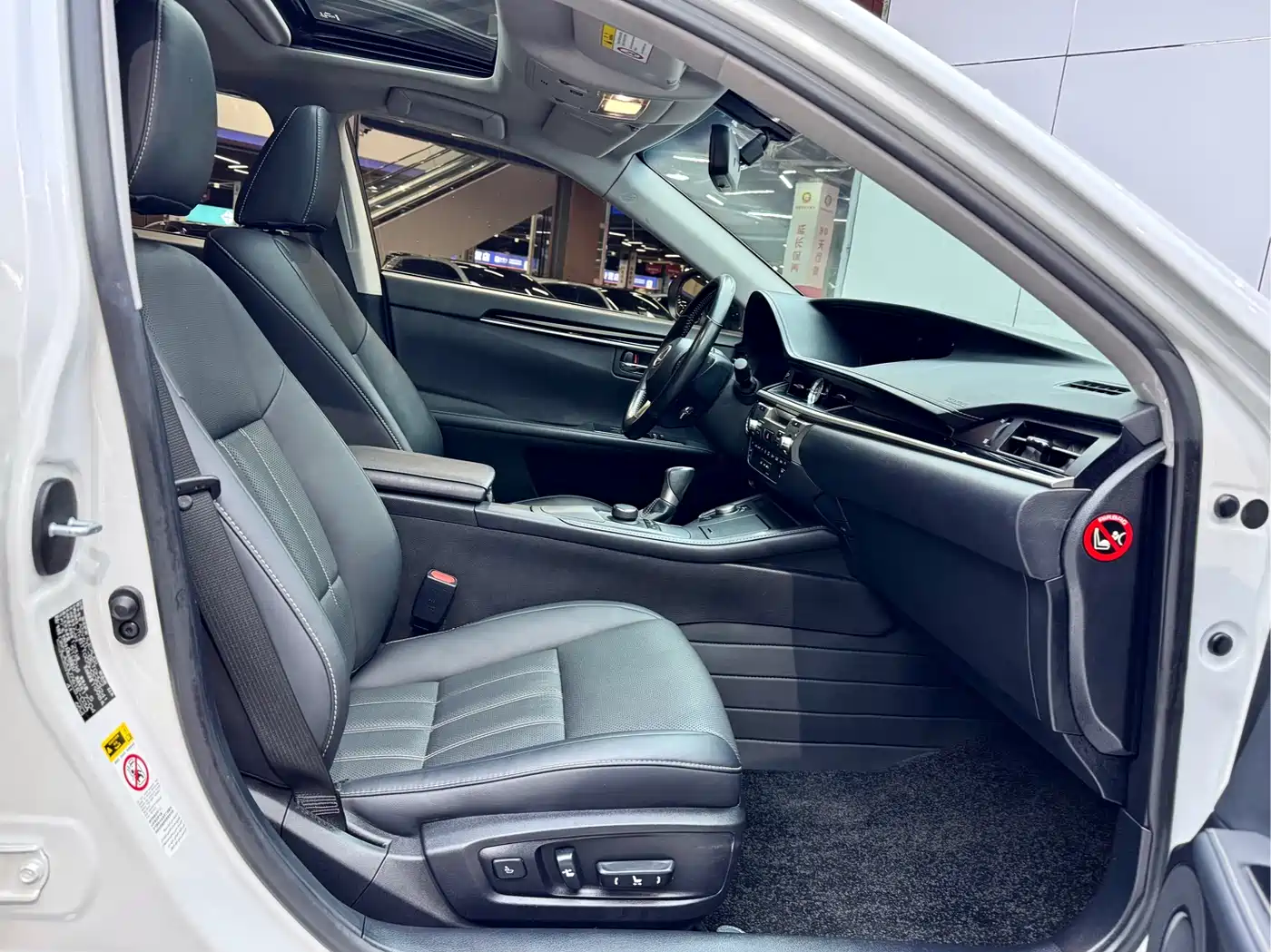 Lexus ES 2015 200 Elite Edition фото 16