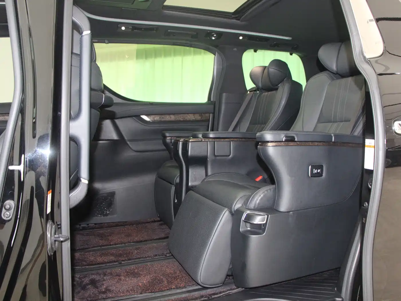 Toyota Alphard 2021 Hybrid 2.5L Premium фото 9