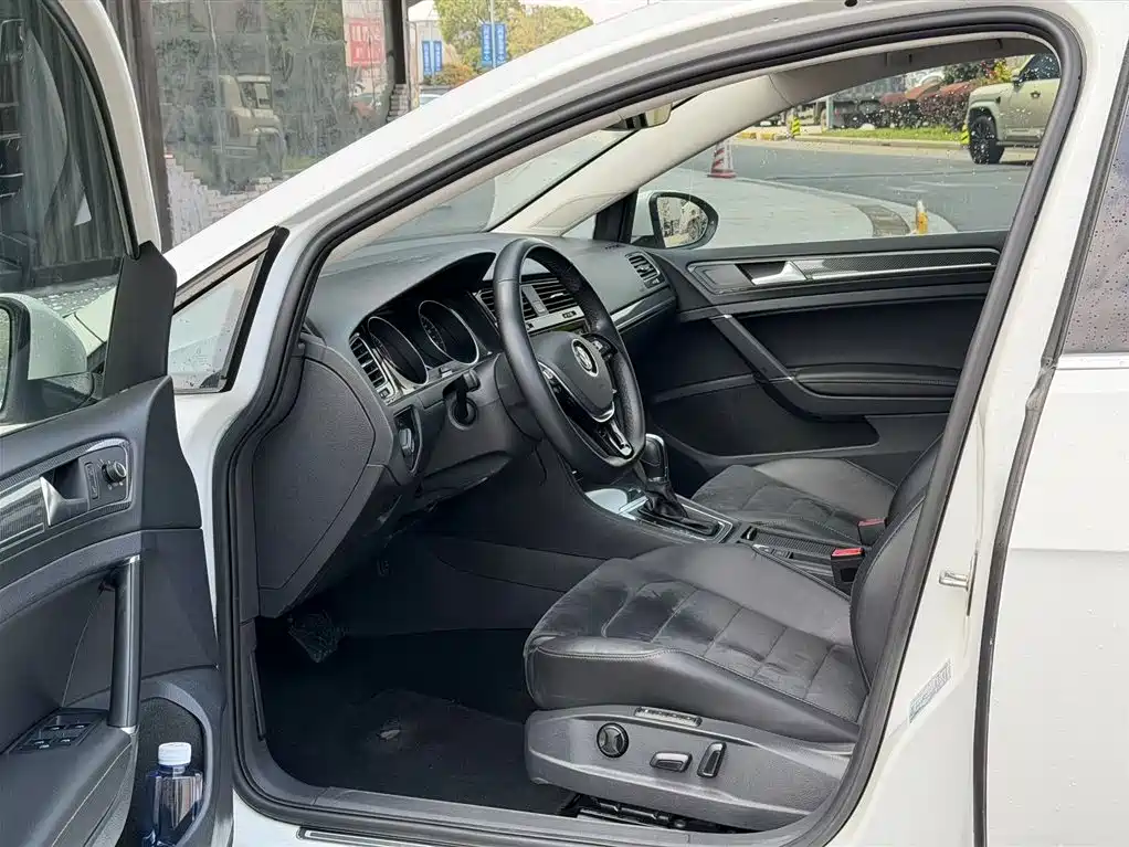Volkswagen Golf 2019 280TSI DSG Luxury (China V) фото 6