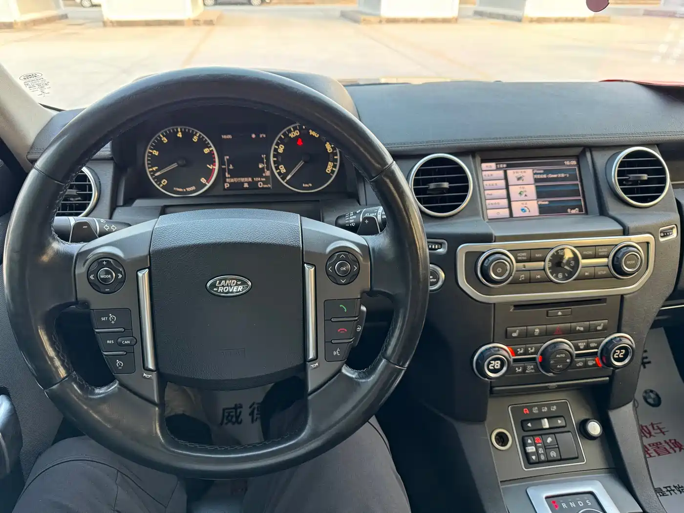 Land Rover Discovery 2015 3.0 SC V6 HSE фото 18