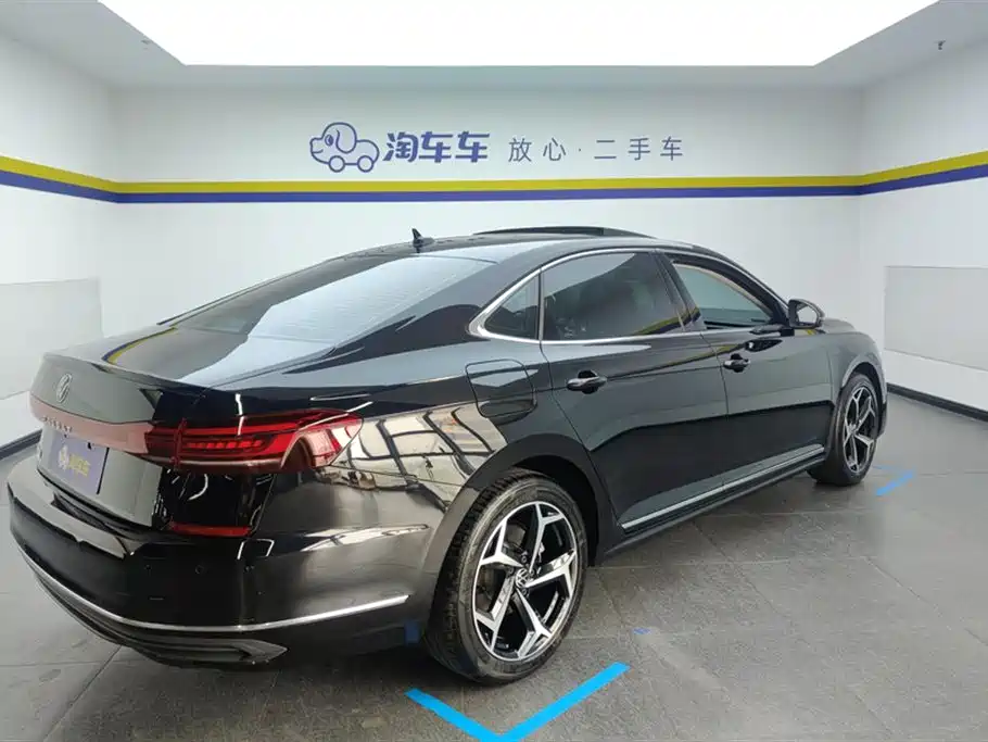 Volkswagen Passat 2025 Outstanding 330TSI Starlight Elite Edition фото 3