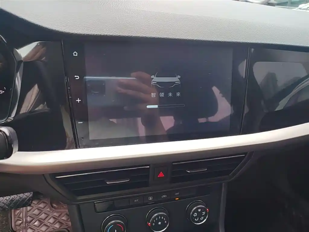 Volkswagen Lavida 2022 1.5L Auto Comfort Edition фото 13