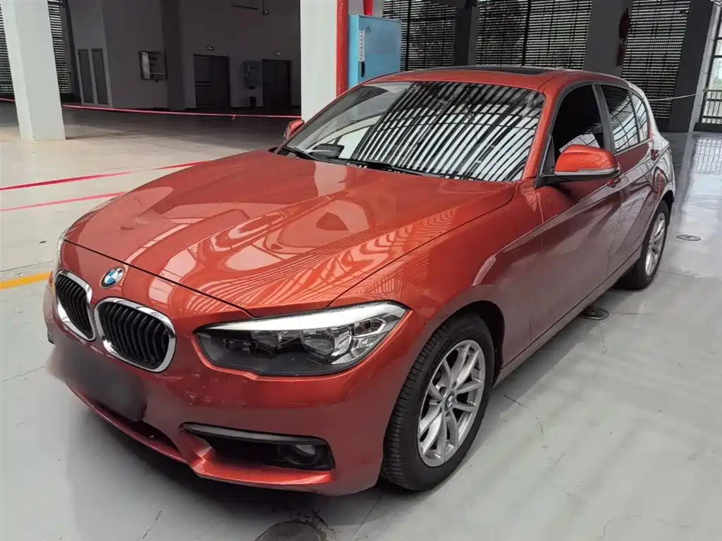 BMW 1 Series (Import) 2018 118i Leading фото 2
