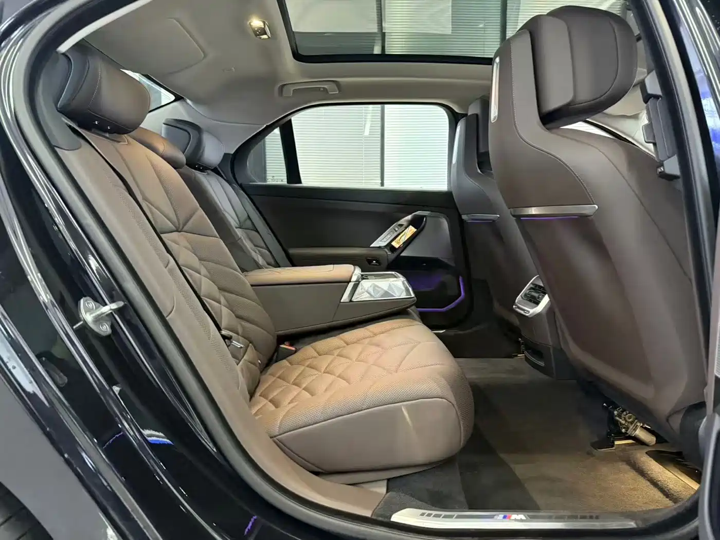 BMW 7 Series 2024 2023 Model 735Li M Sport Package