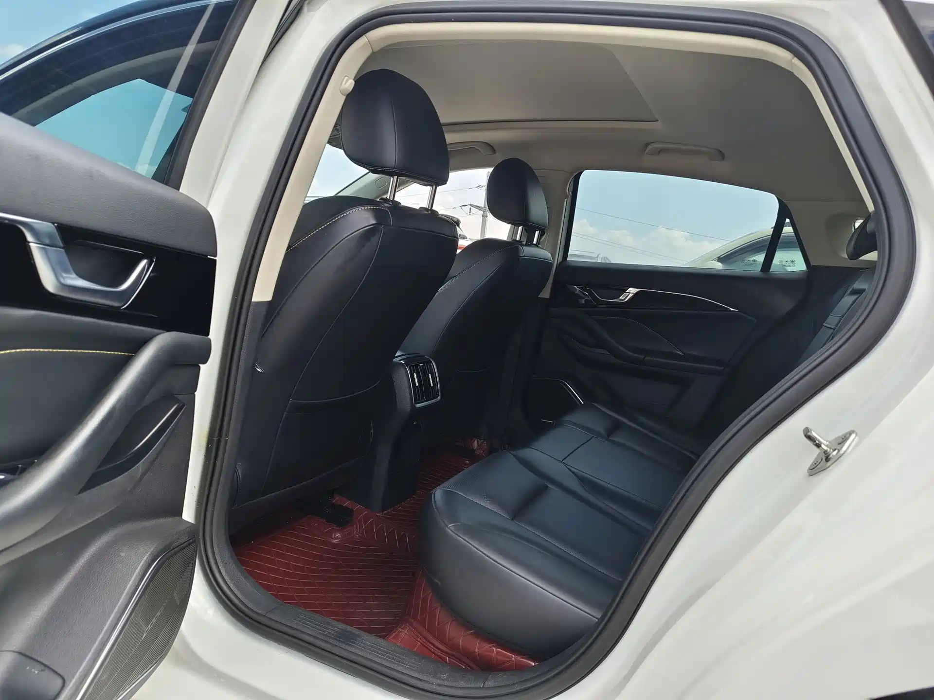 Фото 8 - Besturn B70