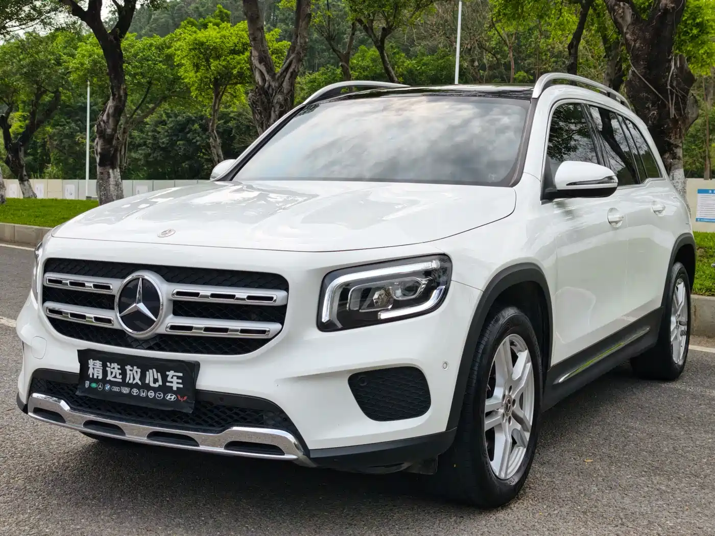MERCEDES-BENZ GLB
