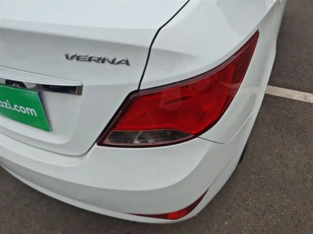 Hyundai Verna 2014 1.4L Automatic Leading GLX фото 8