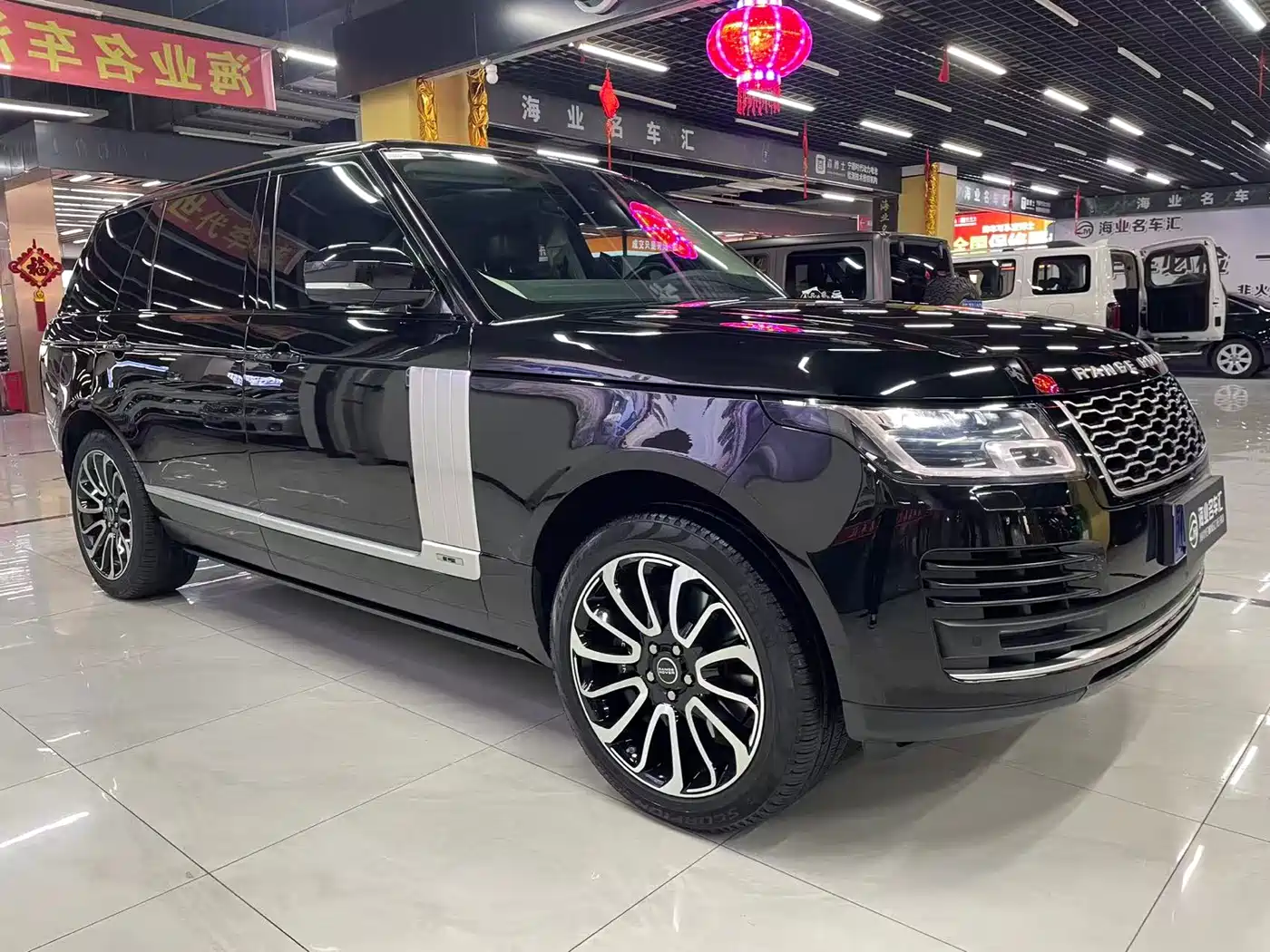 Land Rover Range Rover 2020 3.0 L6 Heritage Extended Edition фото 3