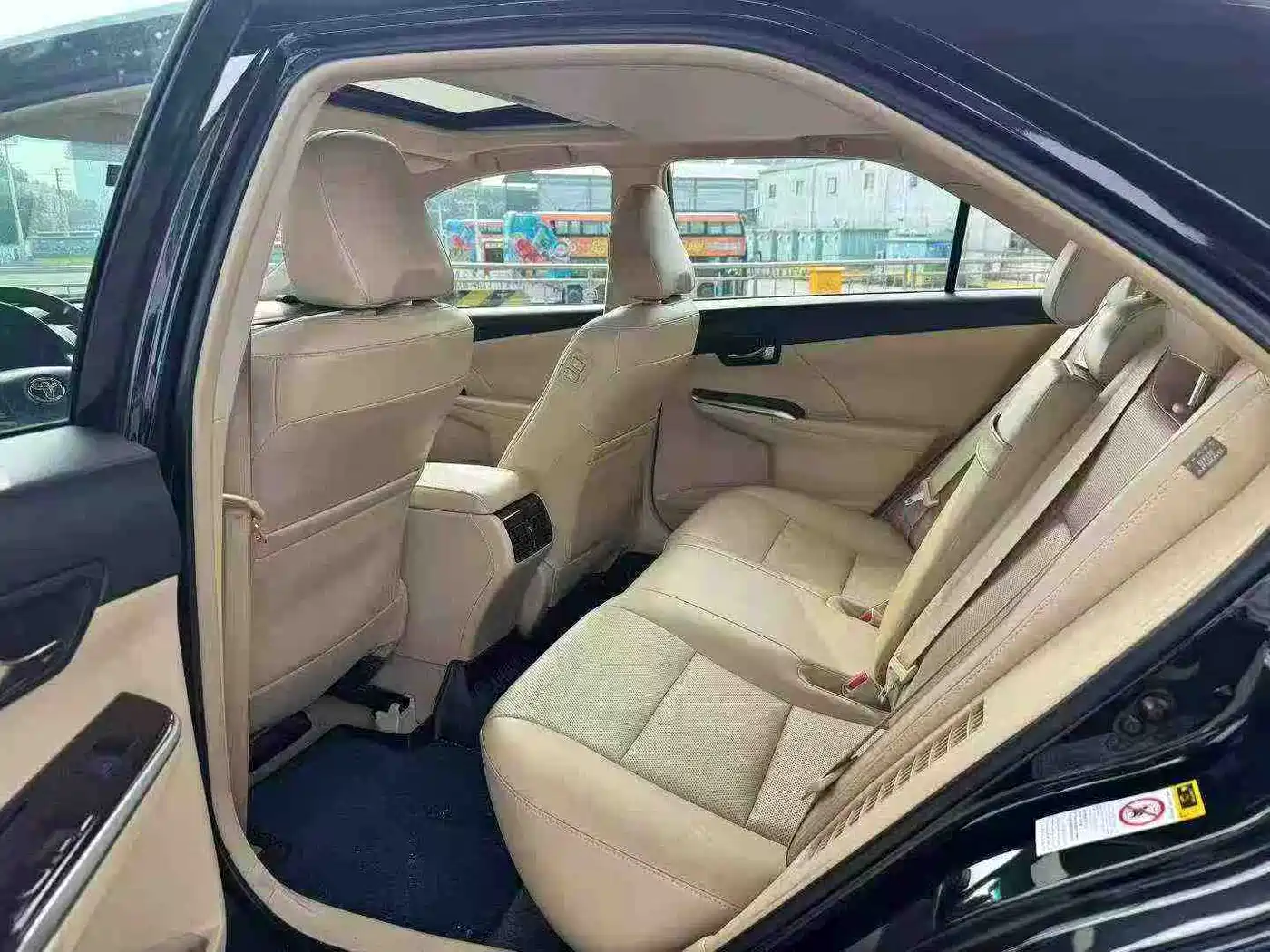 Toyota Camry 2016 Hybrid 2.5HG 10th Anniversary Luxury Navigation Edition фото 7