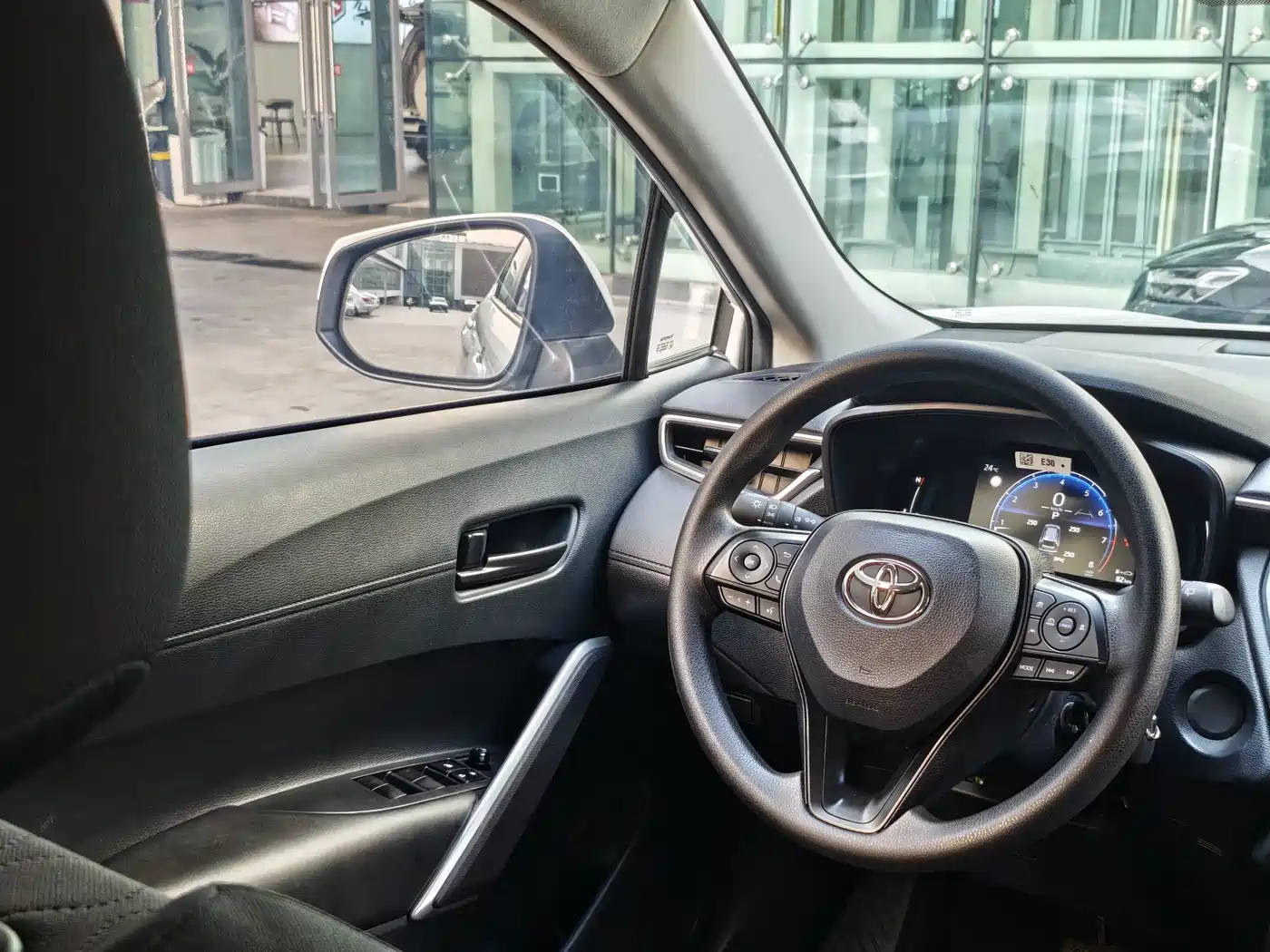 Toyota Corolla Cross 2023 2.0L Pioneer Edition фото 17
