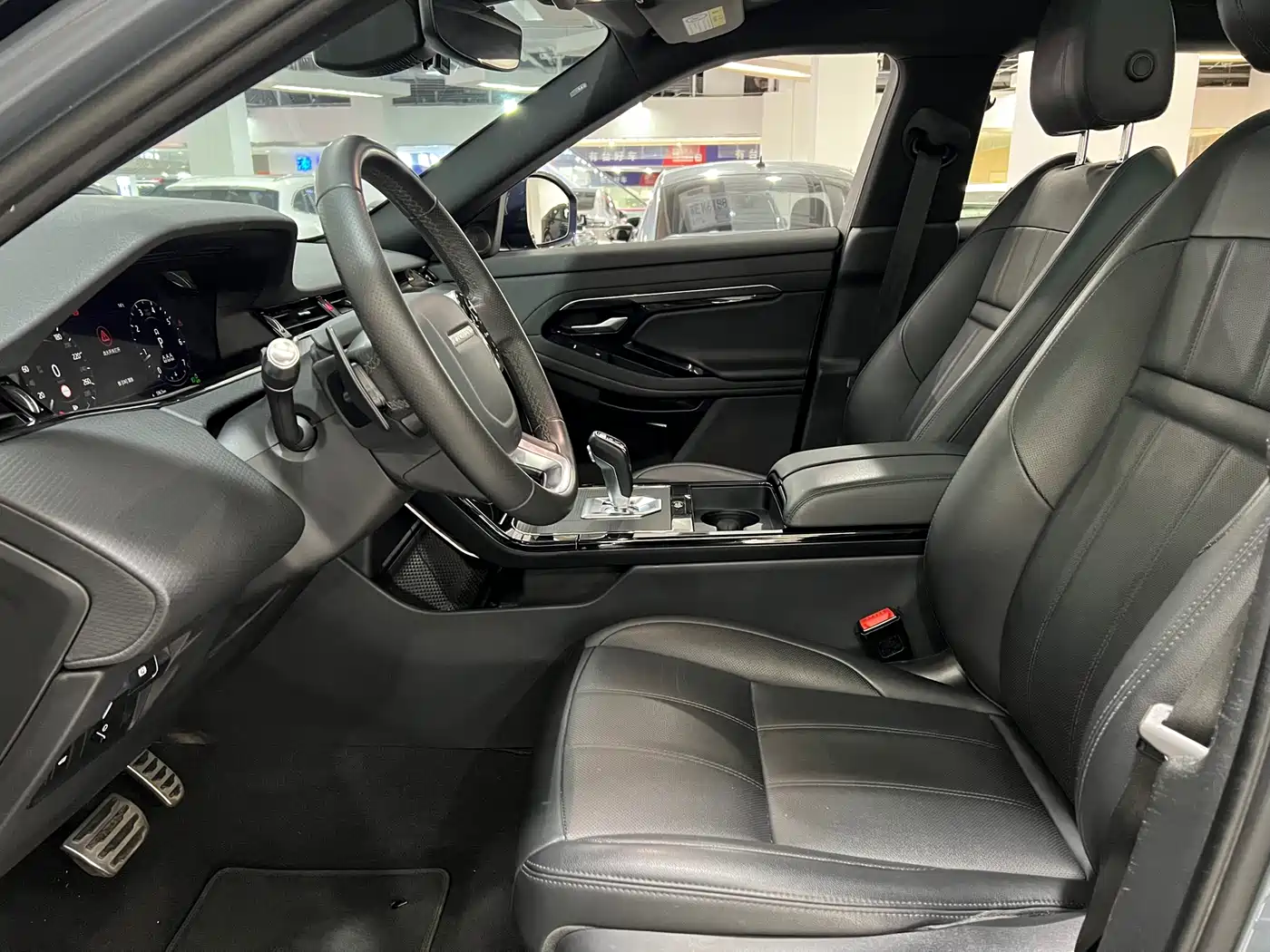Land Rover Range Rover Evoque 2020 Model 249PS R-DYNAMIC S Gloss Black Sport Edition фото 10