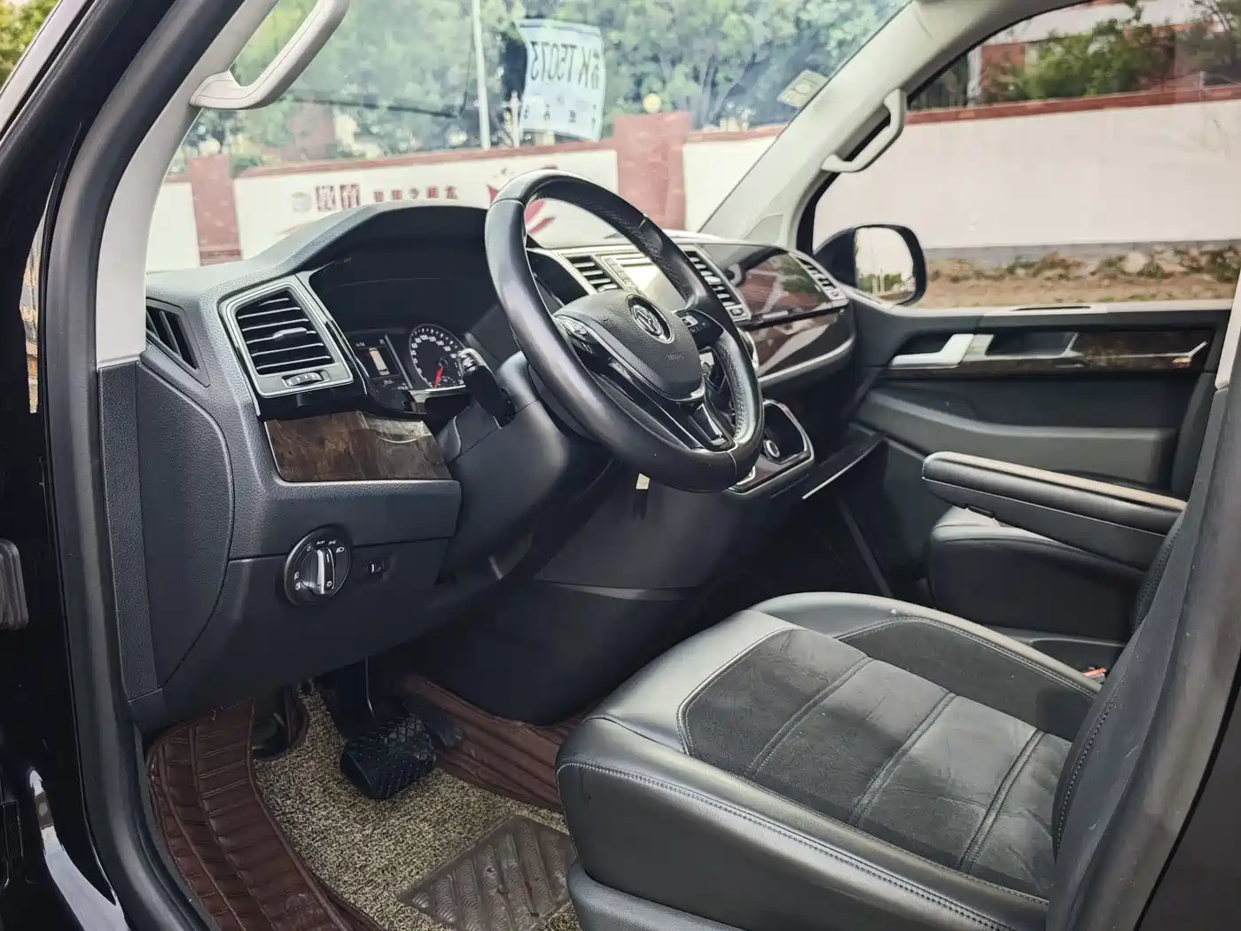 Volkswagen Multivan 2017 2.0TSI 2WD Luxury 7-Seater фото 6