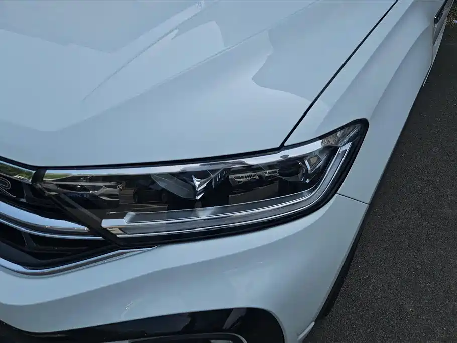 Volkswagen T-ROC 2024 300TSI DSG 2WD Morning Light Edition фото 5