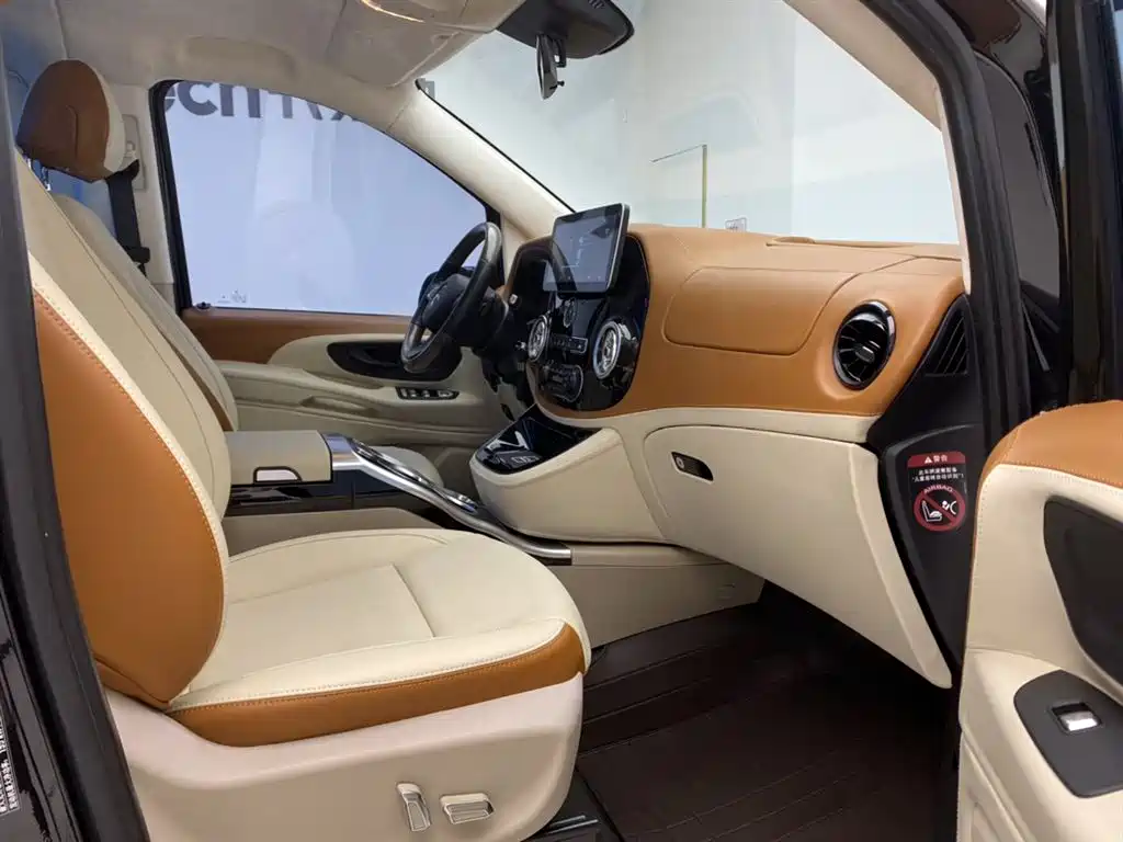 Mercedes-Benz Vito 2023 2.0T Elite 7-Seater фото 18
