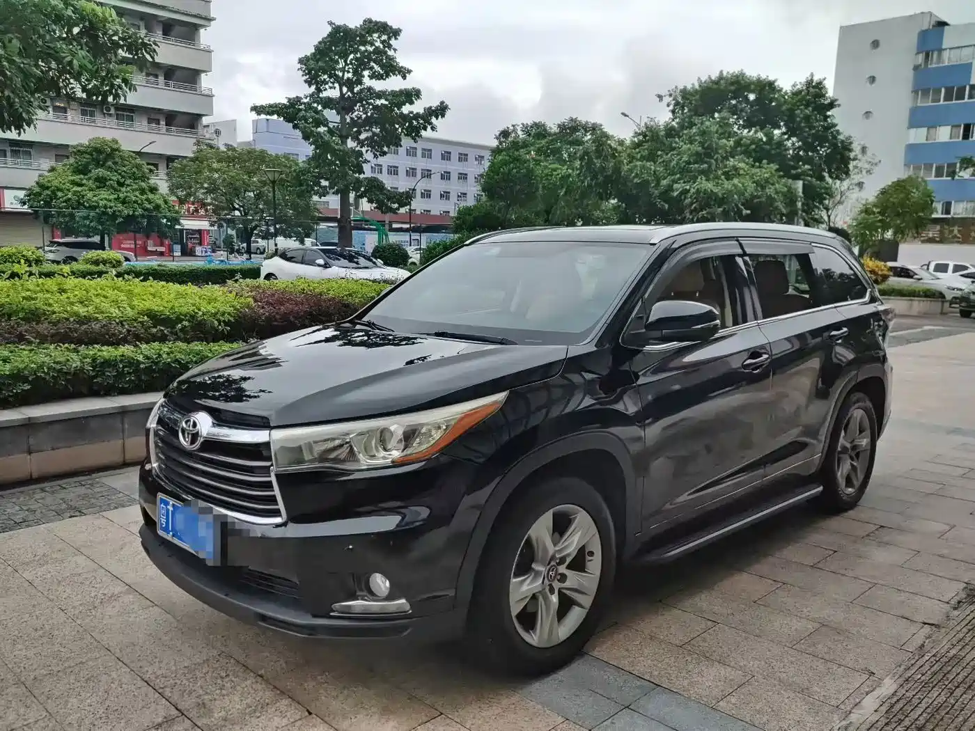 Фото 1 - Toyota Highlander
